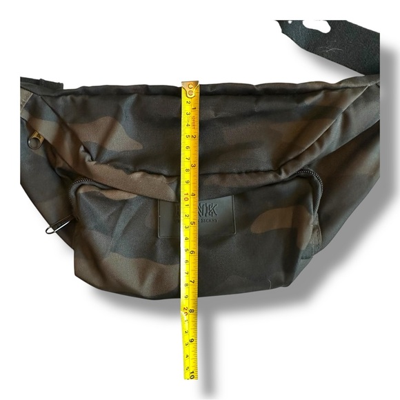 PINK Victoria's Secret Camouflage belt Bag Fanny pack - Picture 5 of 6